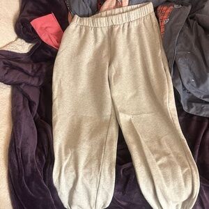 gray sweatpants